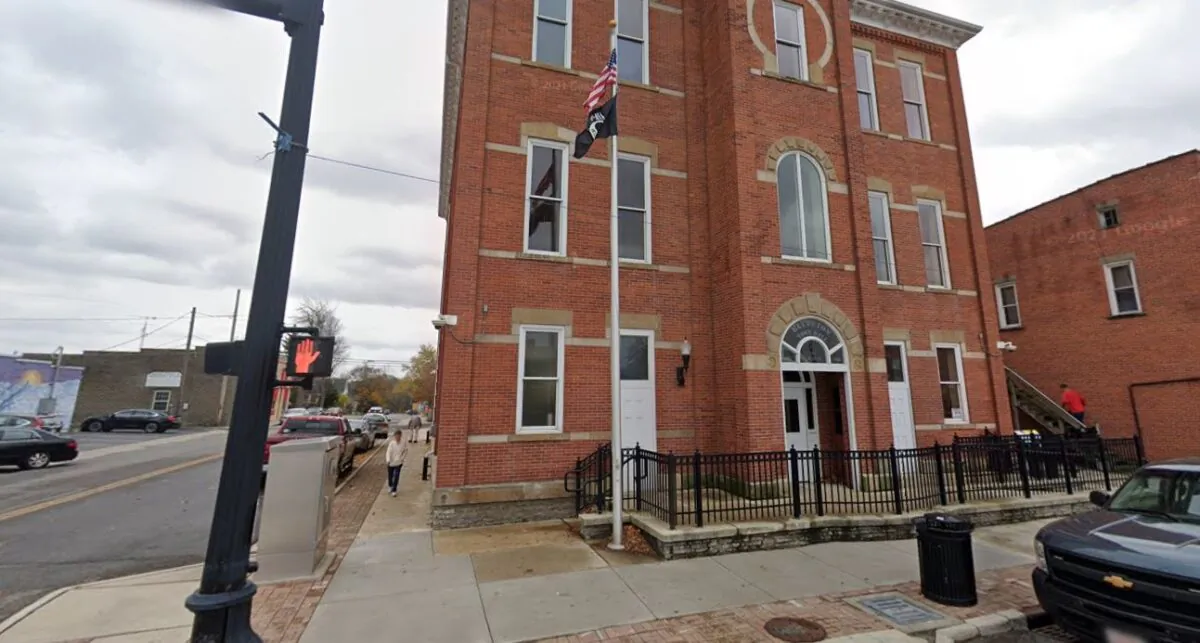 The Bluffton Town Hall that houses the Bluffton Police Department, in Bluffton, Ohio, in November 2021. (Google Maps/Screenshot via The Epoch Times)