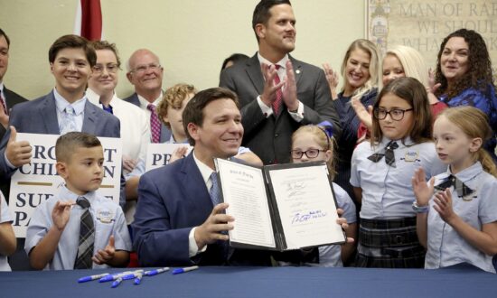 DeSantis signs Bright Futures bill to expand scholarship access in Florida
