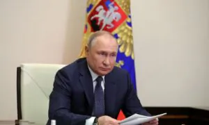 Biden to Release of 1M Barrels of Oil a Day; Kremlin Responds to US Intelligence Claims on Putin | NTD News Today