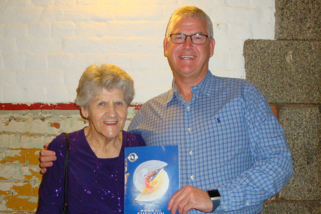 Branch manager Dean Lovet and his mother Elva Lovett attended Shen Yun Performing Arts at the Ulumbarra Theatre in Bendigo, Australia, on April 30, 2022. (Rita Li/The Epoch Times)