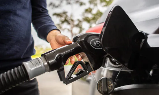 Gas Prices Edge Down as Washington Announces Release From Oil Reserves Again, ‘Band-Aid’ Solution Claims Analyst