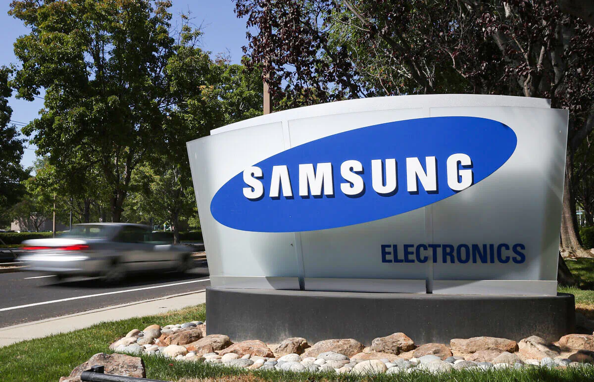 A sign is posted in front of a Samsung Electronics office in San Jose, Calif., on July 30, 2012. (Justin Sullivan/Getty Images)