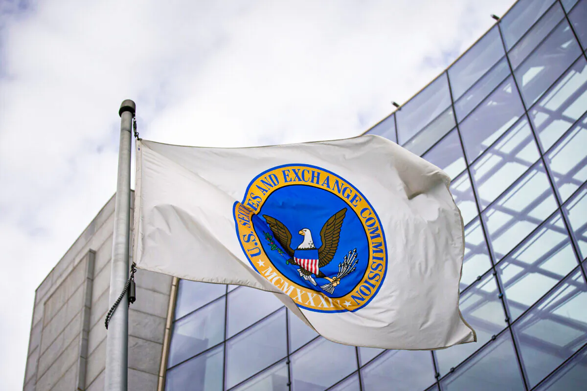 A flag outside the U.S. Securities and Exchange Commission headquarters in Washington, D.C., on Feb. 23, 2022. (Al Drago/Bloomberg via Getty Images)