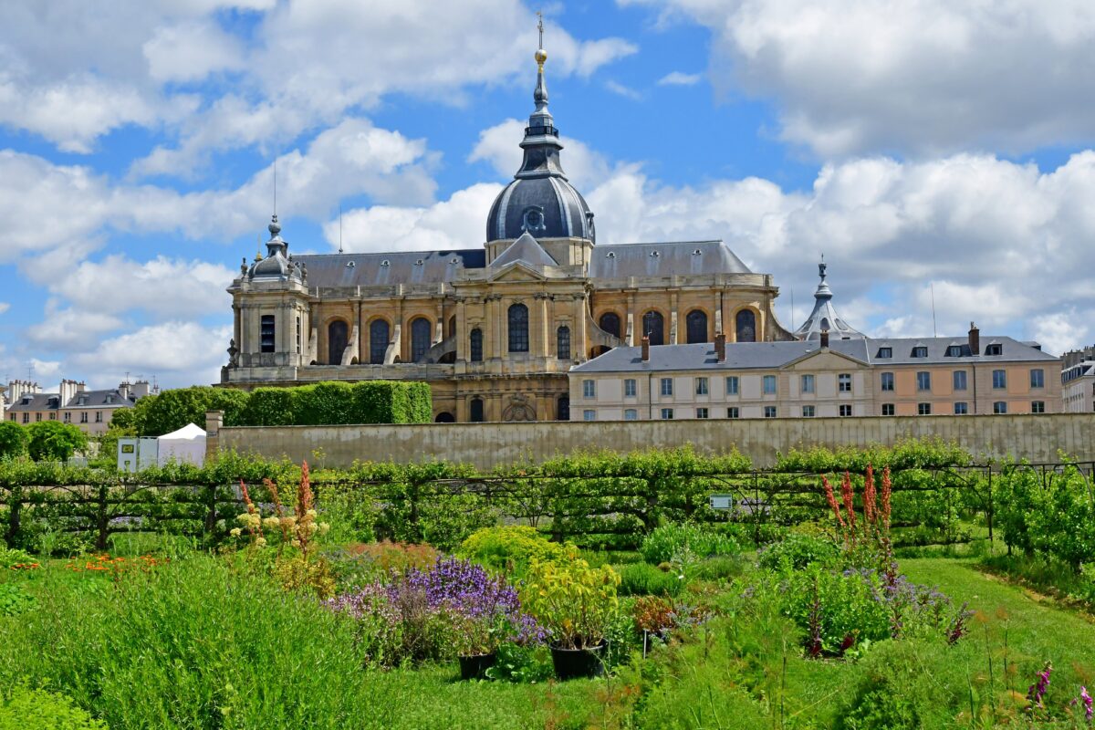 Versailles; France - june 16 2019 : kitchen garden of the king Louis XIV near the Saint Louis Cathedral. (Pack-Shot/Shutterstock)