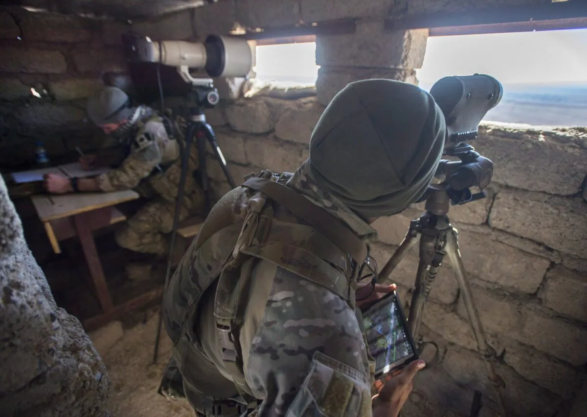 Canadian special forces man an observation bunker in Northern Iraq, Feb. 20, 2017. (The Canadian Press/Ryan Remiorz)