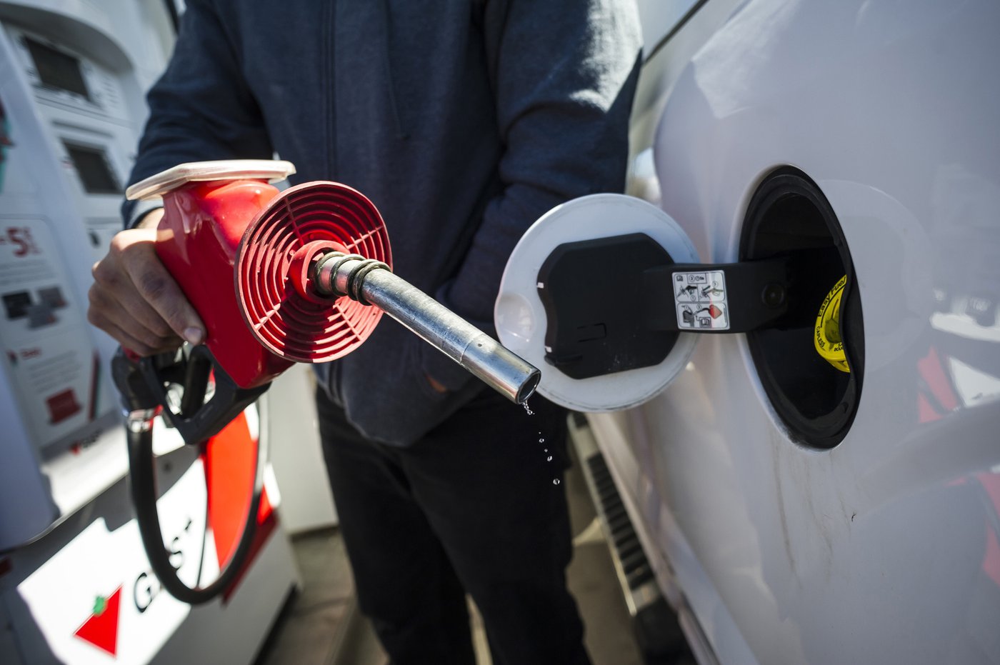 'Second Carbon Tax': Clean Fuel Regulations Will Cost $1,277 Annually per Employed Canadian, Says Research Paper - Vimarsana News