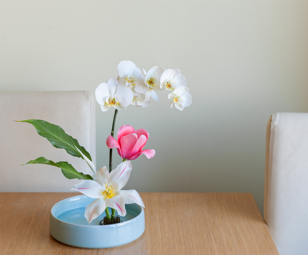 Ikebana,From,Spring,Flowers,In,A,Turquoise,Vase