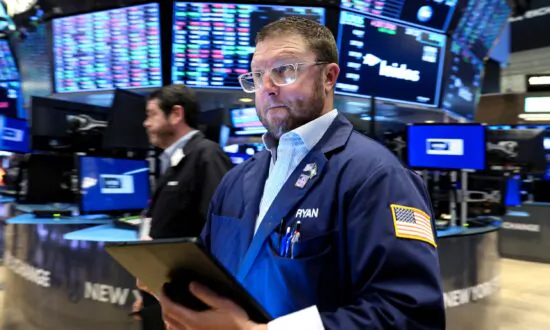 Global Stocks Slide as US Inflation Data Expected to Be ‘Extraordinarily Elevated’
