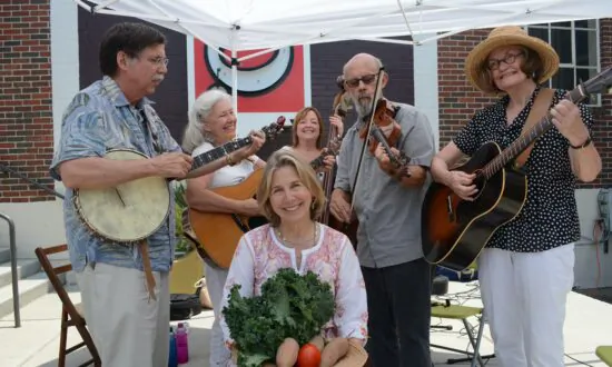 This Alabama Farmers Market is Helping Small Family Farms Put Down Roots in the Community