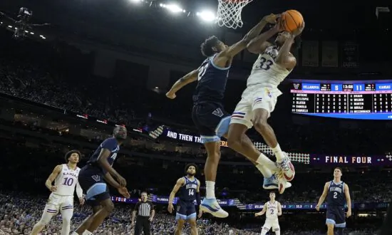 Kansas Cruises to 81–65 Win Over Villanova in Final Four