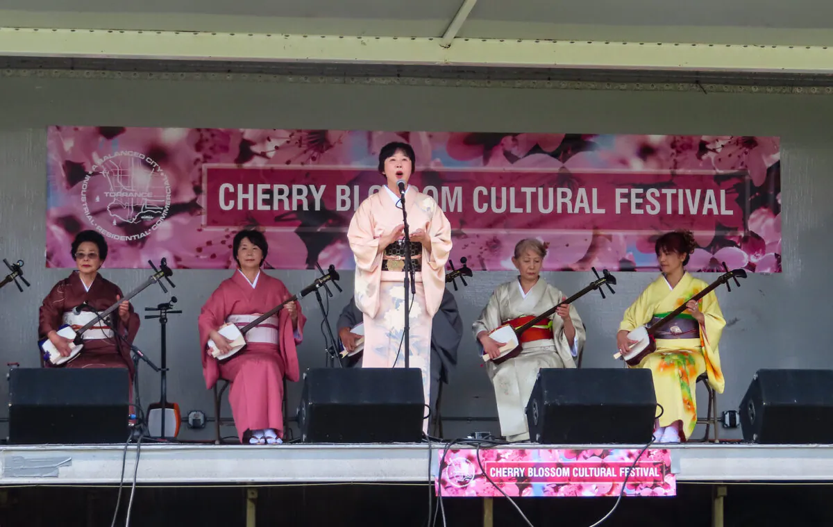 A crowd attends the ninth annual Cherry Blossom Festival in Torrance, Calif., on April 3, 2022. (Alice Sun/The Epoch Times)