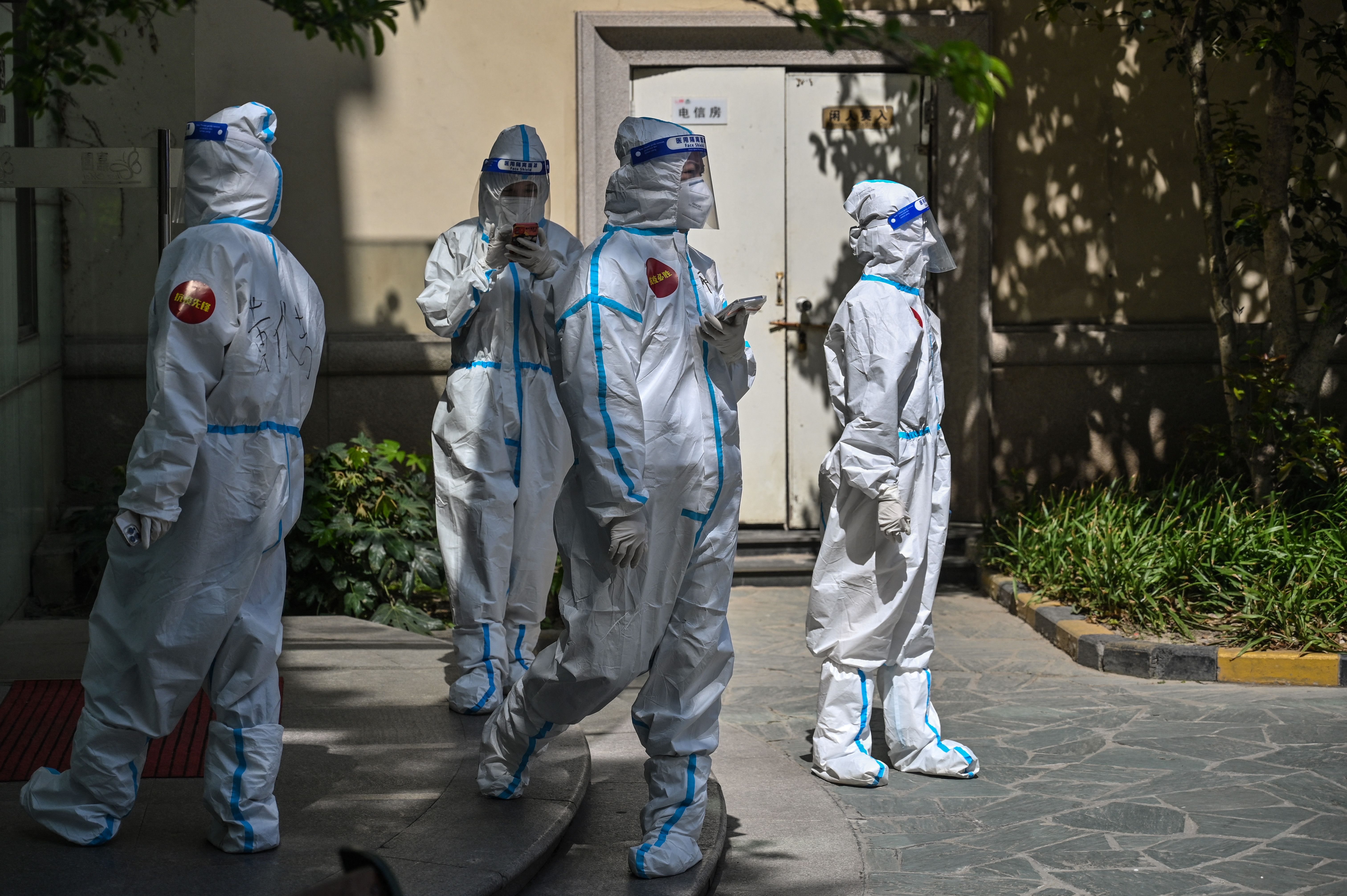 Shanghai Resident Films Bodies Being Taken From Aged Care Facility Amid Mounting Reports of COVID-19 Deaths - Vimarsana News