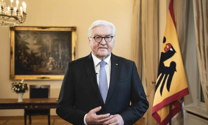 德国总统弗兰克-瓦尔特·施泰因迈尔于 2021 年 4 月 2 日在德国柏林贝尔维尤宫的电视讲话中发表讲话。（Sandra Steins/Bundesregierung via Getty Images）