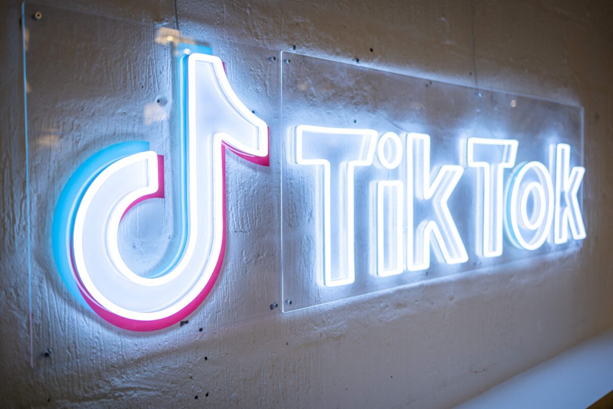 UK Warns TikTok Could Face £27 Million Fine for Failing to Protect Children's Privacy - Vimarsana News