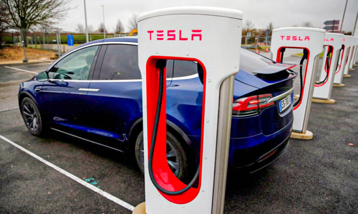 A driver recharges the battery of his Tesla car at a Tesla Super Charging station in a petrol station on the highway in Sailly-Flibeaucourt, France, on Jan. 12, 2019. (Pascal Rossignol/File Photo/Reuters)