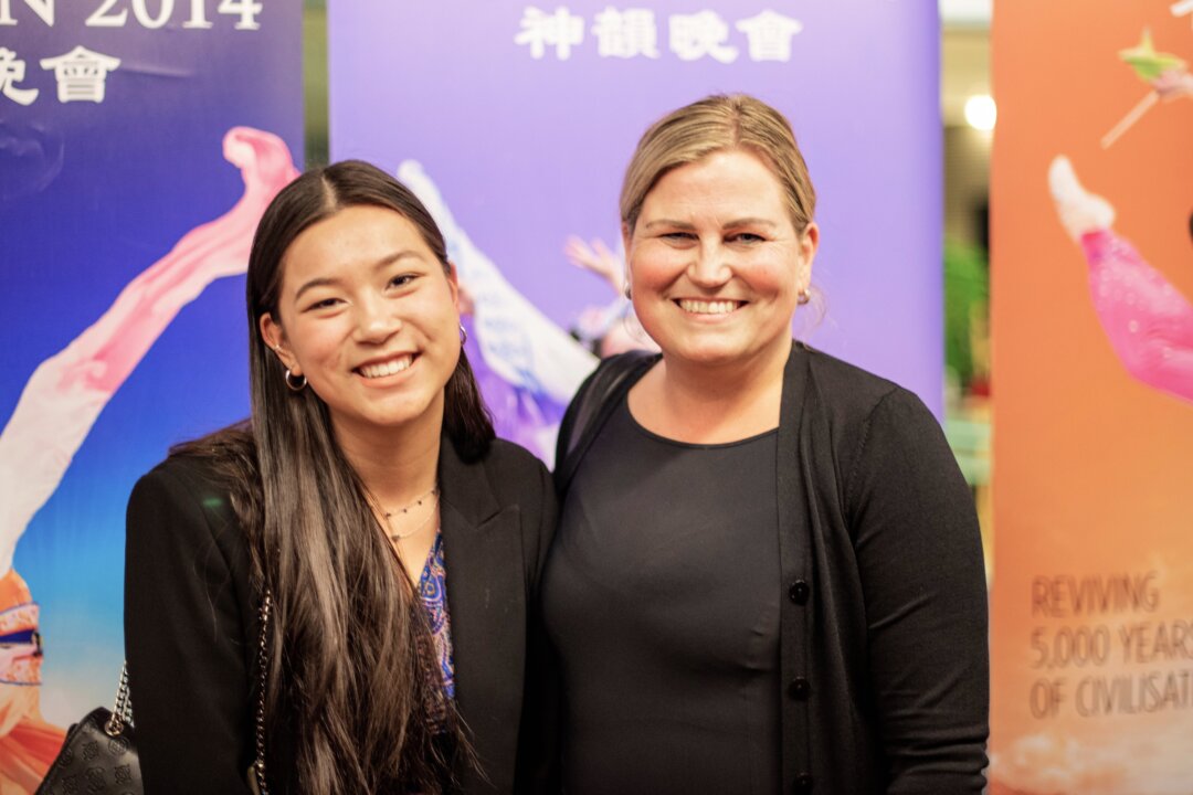 Saartina Coenradi (R) and her daughter, Annemijn Prijs, at Shen Yun Performing Arts the Orpheus Theater in Apeldoorn, Netherlands, on April 4, 2022. (Wen Zhen/The Epoch Times)