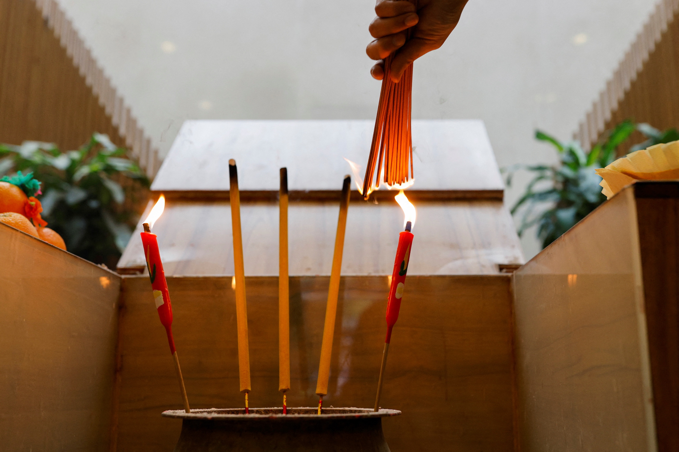'So Many Bodies Piled Up': Hong Kong Funeral Services Overwhelmed by COVID-19 - Vimarsana News