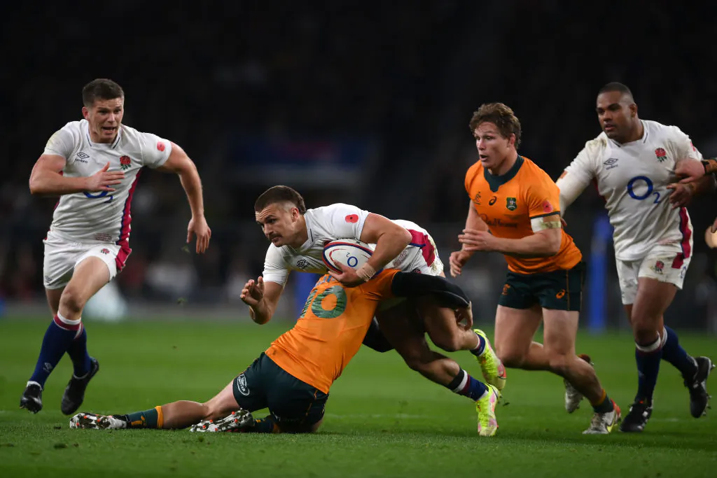 Henry Slade of England is tackled by James O'Connor of Australia during the Autumn Nations Series match at Twickenham Stadium in London, England on November 13, 2021  . (Photo by Mike Hewitt/Getty Images)