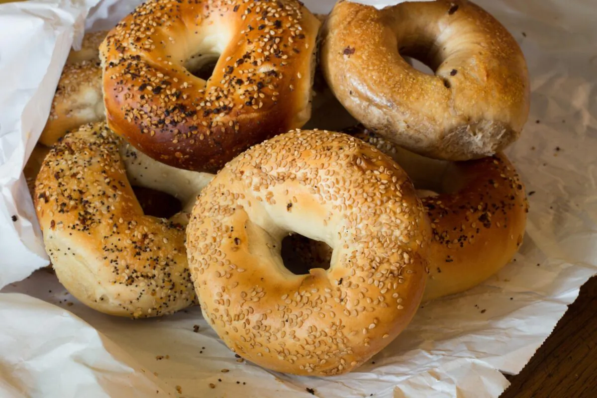 There aree several theories about why bagels have holes. (istock.com/littleny)