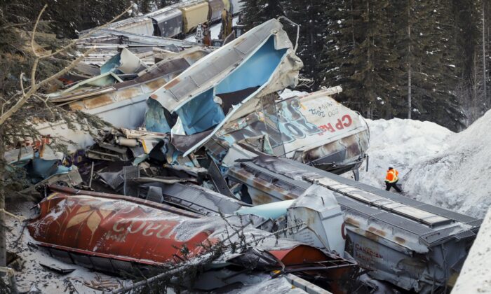 A train derailment is shown near Field, B.C., Feb. 4, 2019. (The Canadian Press/Jeff McIntosh)