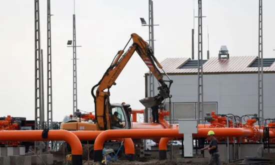 Breaking Ranks With EU, Hungary Says Ready to Pay for Russian Gas in Roubles