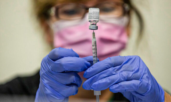 A nurse prepares a COVID-19 vaccine in Southfield, Mich., on Sept. 29, 2021. (Emily Elconin/Reuters)