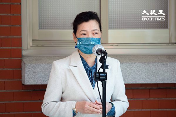 台湾经济部部长王美华于2022年4月6日就因股权结构变动而于2021年被认定为中资媒体的凤凰卫视关闭答疑。 (林世杰/纳闻)