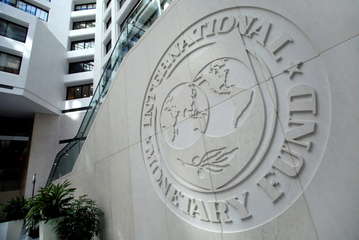The International Monetary Fund logo is seen inside its headquarters at the end of the IMF/World Bank annual meetings in Washington, on Oct. 9, 2016. (Yuri Gripas/Reuters)