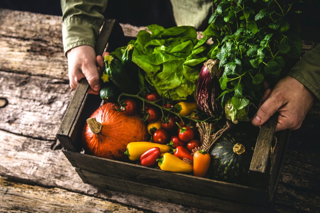 Eat organic and avoid plastic bags. (mythja/Shutterstock)