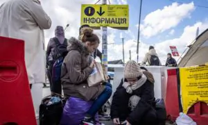 Ukraine Accuses Russia of Train Station Attack; Deadly Avian Flu Sends Egg Prices Soaring | NTD News Today