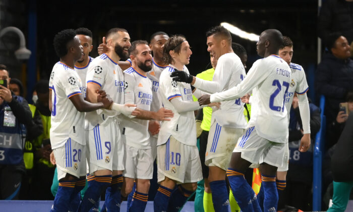 Karim Benzema of Real Madrid celebrates with teammates after scoring their team's third goal and their hat trick during the UEFA Champions League Quarter Final Leg One match between Chelsea FC and Real Madrid at Stamford Bridge, in London, on April 6, 2022. (Mike Hewitt/Getty Images)