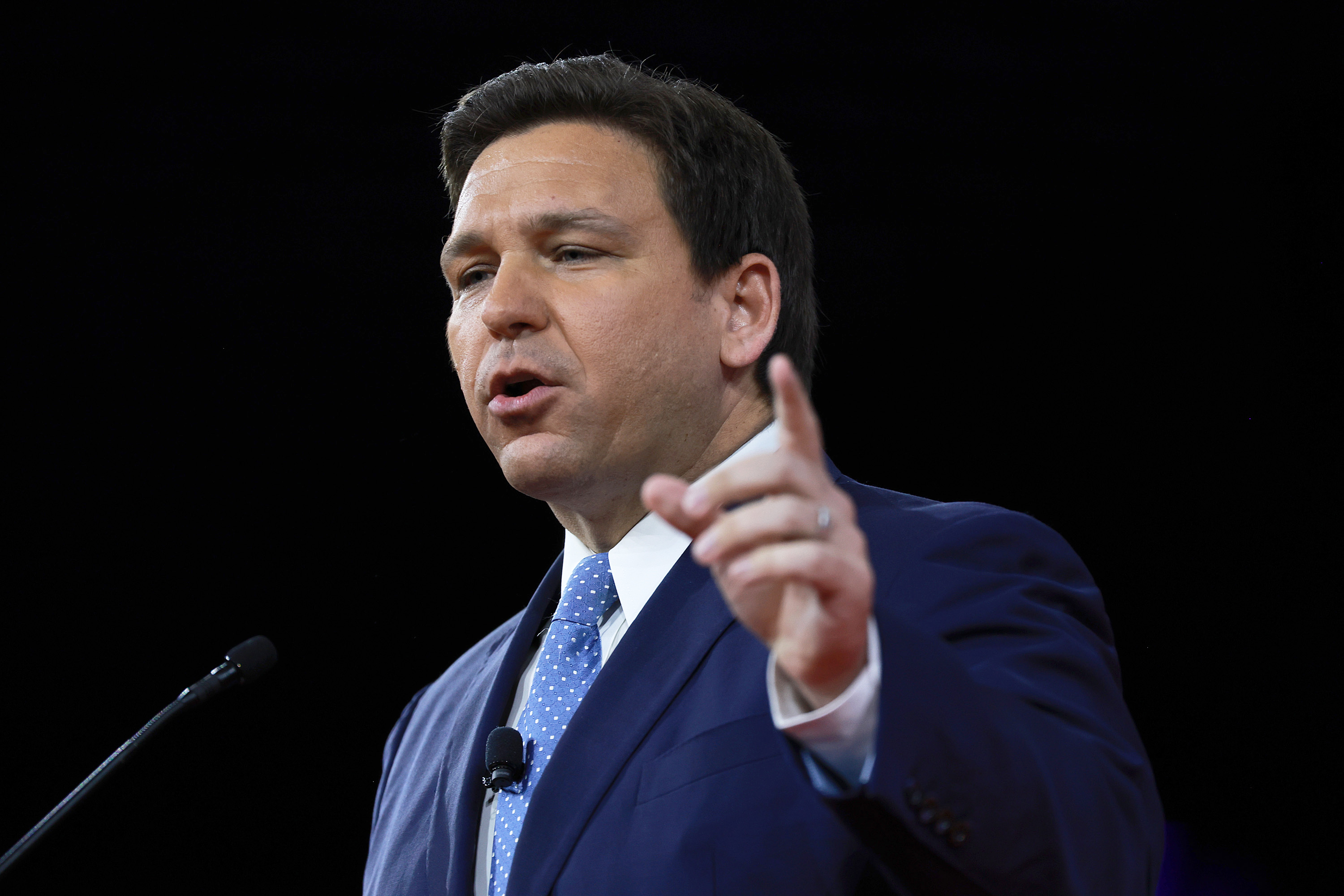 DeSantis Says He Won't Encourage Twitter to Move to Florida - Vimarsana News