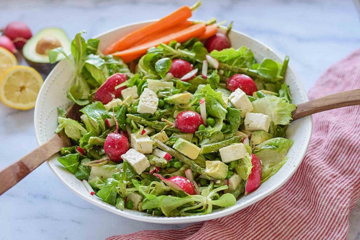 Spring Salad with Asparagus. (Courtesy of Seasonal Cravings)
