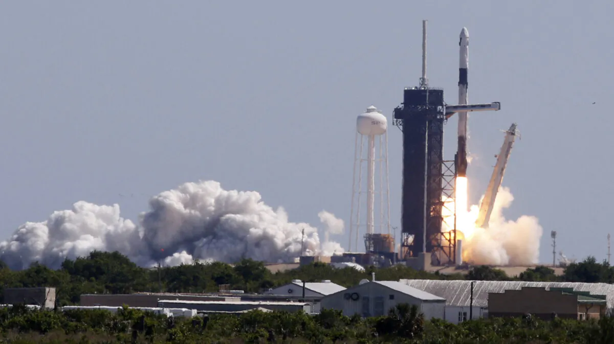 Axiom's four-man team lifts off, riding atop a SpaceX Falcon 9 rocket, in the first private astronaut mission to the International Space Station, from Kennedy Space Center in Cape Canaveral, Fla., on April 8, 2022. (Thom Baur/Reuters)