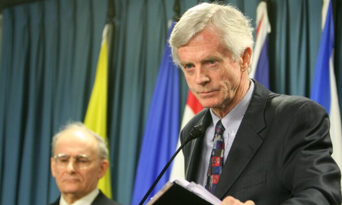 Former Canadian Secretary of State for Asia-Pacific David Kilgour presents a revised report about continued murder of Falun Gong practitioners in China for their organs, as report co-author lawyer David Matas listens in the background, in Ottawa on Jan. 31, 2007. (The Epoch Times)