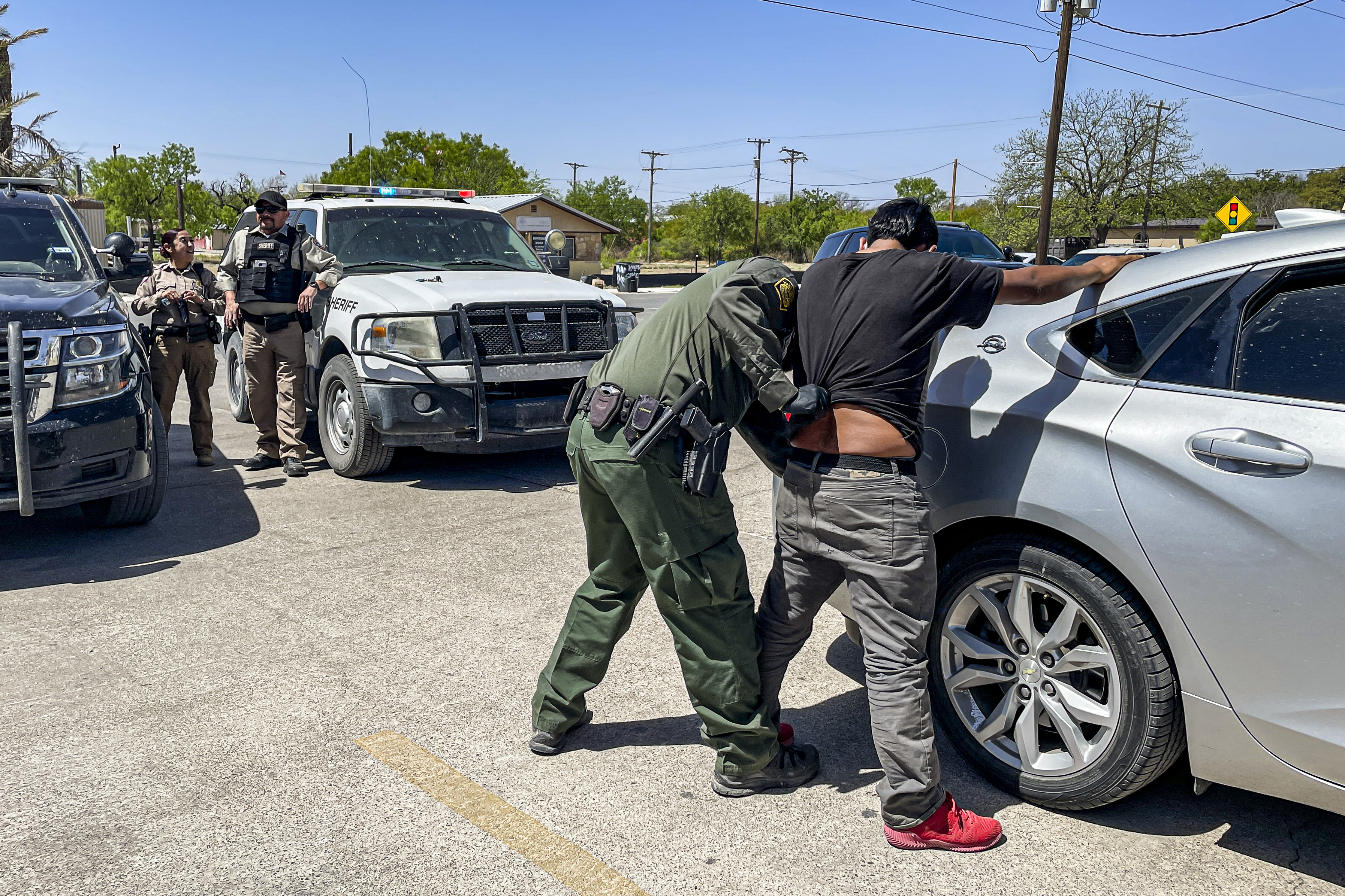 26 Governors Create Border Strike Force 'In the absence of federal leadership' - Vimarsana News