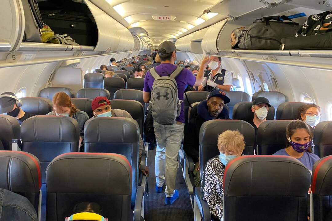 FAA Proposes ‘Largest-Ever Fines’ Against 2 Unruly Passengers
