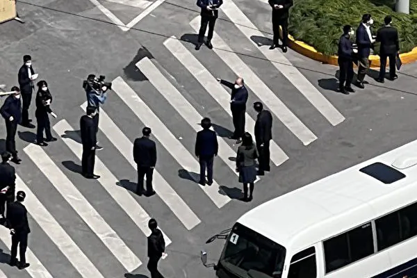 ‘We’re Starving to Death’: Shanghai Residents Under Lockdown Shout at Visiting Vice Premier