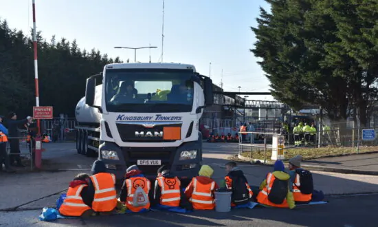 UK Climate Change Activists Continue Blocking Oil Terminals