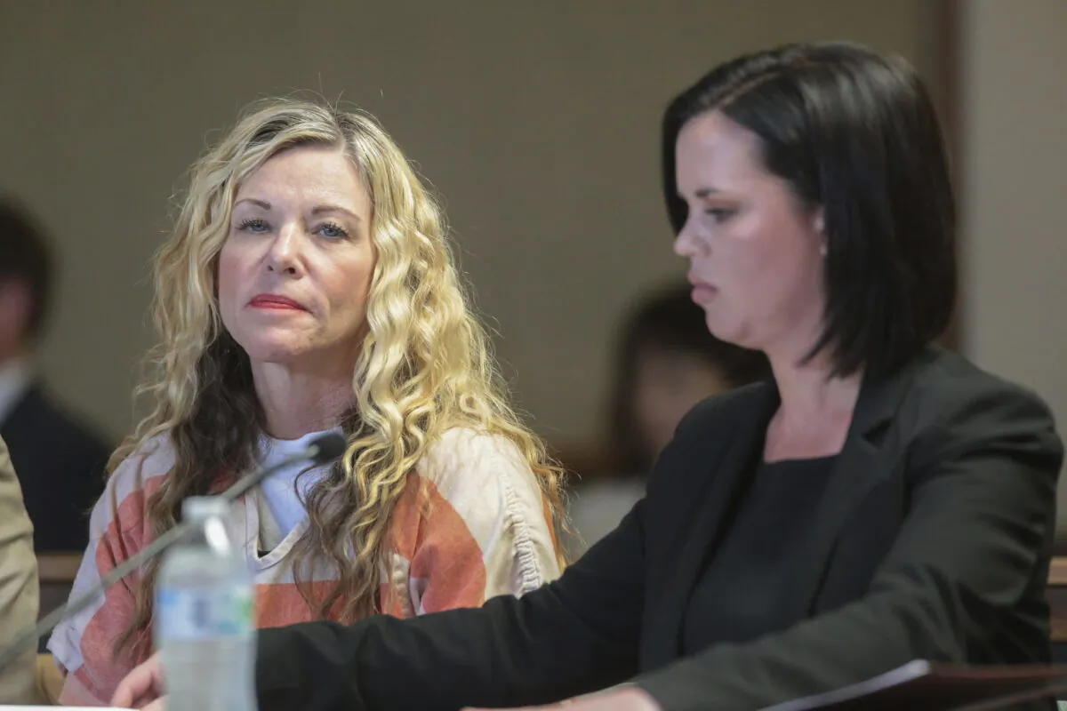 Lori Vallow Daybell (L) glances at the camera during her hearing in Rexburg, Idaho, on March 6, 2020. (John Roark/The Idaho Post-Register via AP, Pool)
