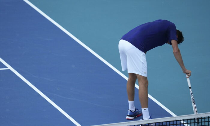 Daniil Medvedev of Russia leans over to rest between points, in his men's quarterfinal match against Hubert Hurkacz of Poland, at the Miami Open tennis tournament in Miami Gardens, Fla., on March 31, 2022,. (Rebecca Blackwell/AP Photo)