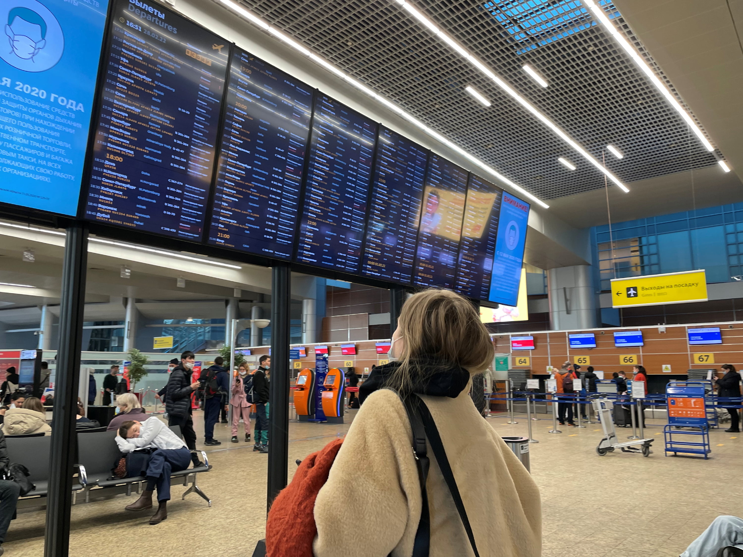 Thousands of Flights Canceled Amid Staffing, Weather Issues - Vimarsana News