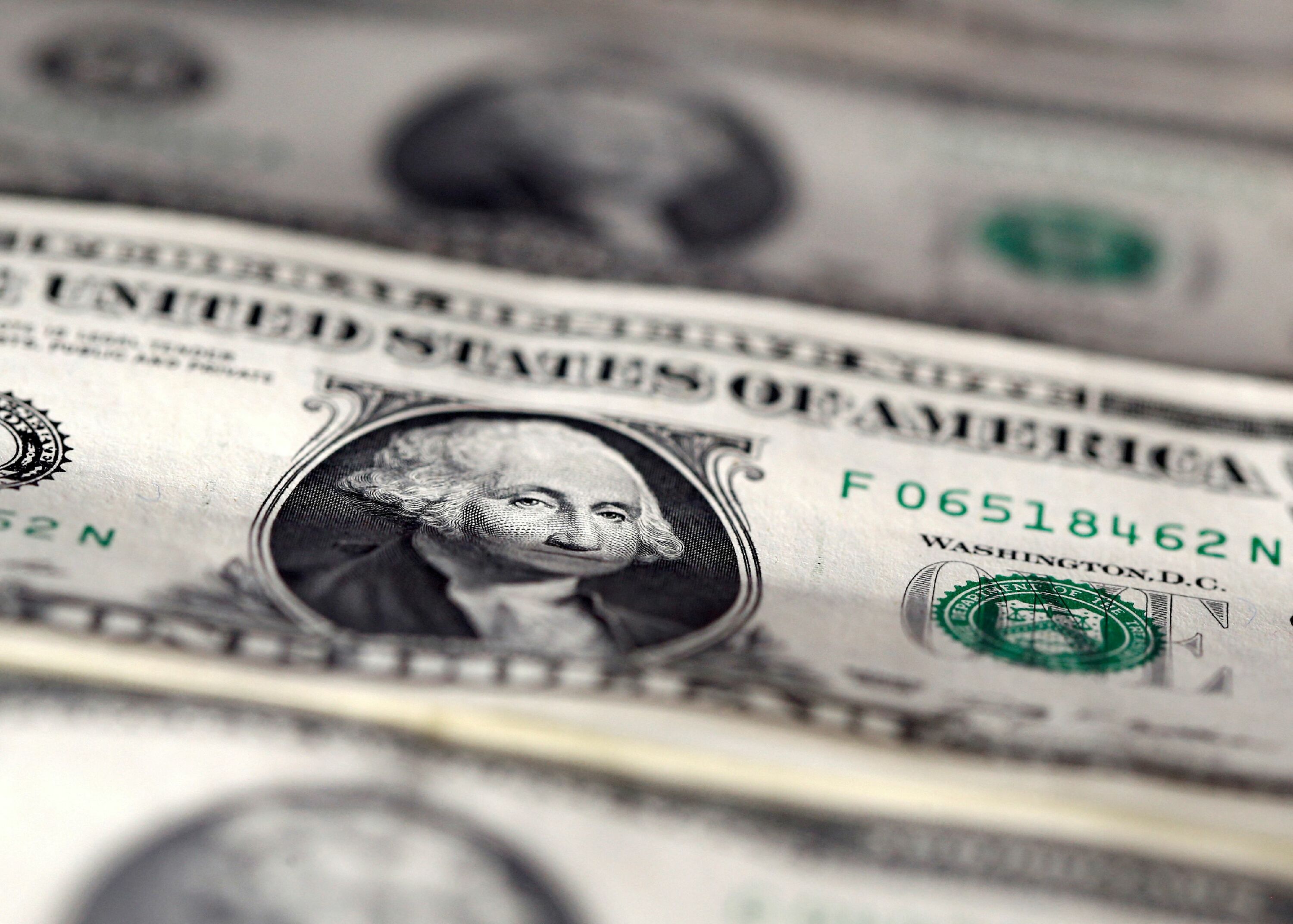 US Dollar Risks Mount As Threats to Market Dominance Grow - Vimarsana News