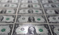 Dollar Drifts Up but Set for Biggest Weekly Drop in 4 Months