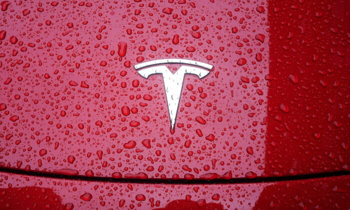 A Tesla logo is pictured on a car in the rain in the Manhattan borough of New York City, New York on May 5, 2021. (Carlo Allegri/Reuters)