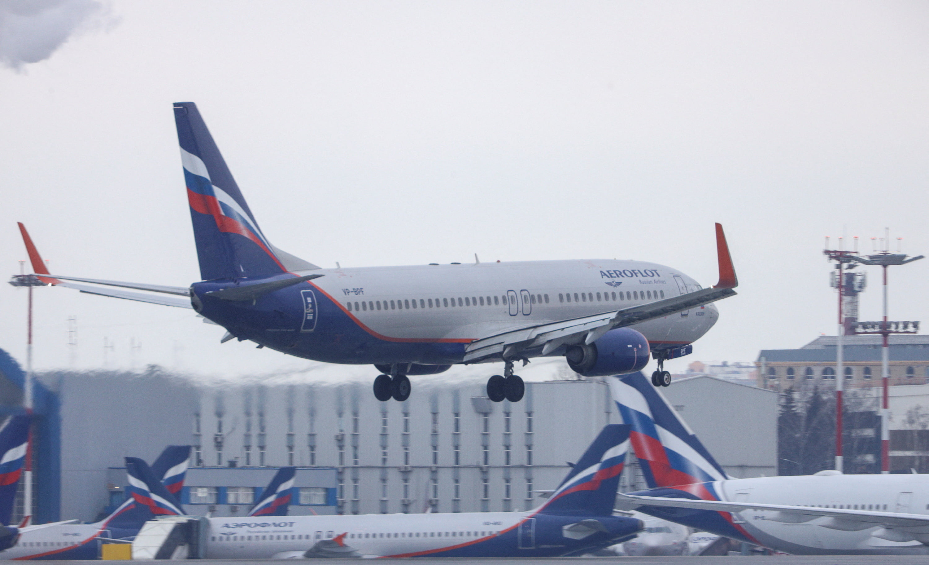 Russia Loses 79 Aircraft to Western Lessors, US Bans Spare Part Exports to 3 Russian Airlines - Vimarsana News