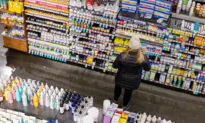 US Consumers Up View of Inflation, Spending in Coming Year, NY Fed Survey Finds