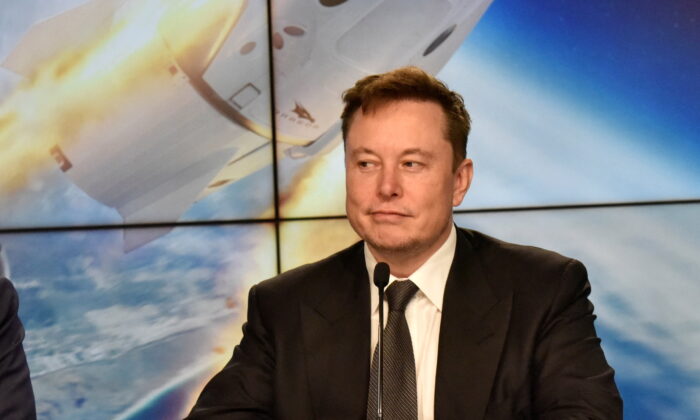 SpaceX 创始人兼首席工程师埃隆·马斯克于 2020 年 1 月 19 日在佛罗里达州卡纳维拉尔角的肯尼迪航天中心出席新闻发布会。(史蒂夫·内修斯/路透社)