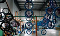US Companies Load Up on Costly Inventories as New Supply Snarls Loom in China