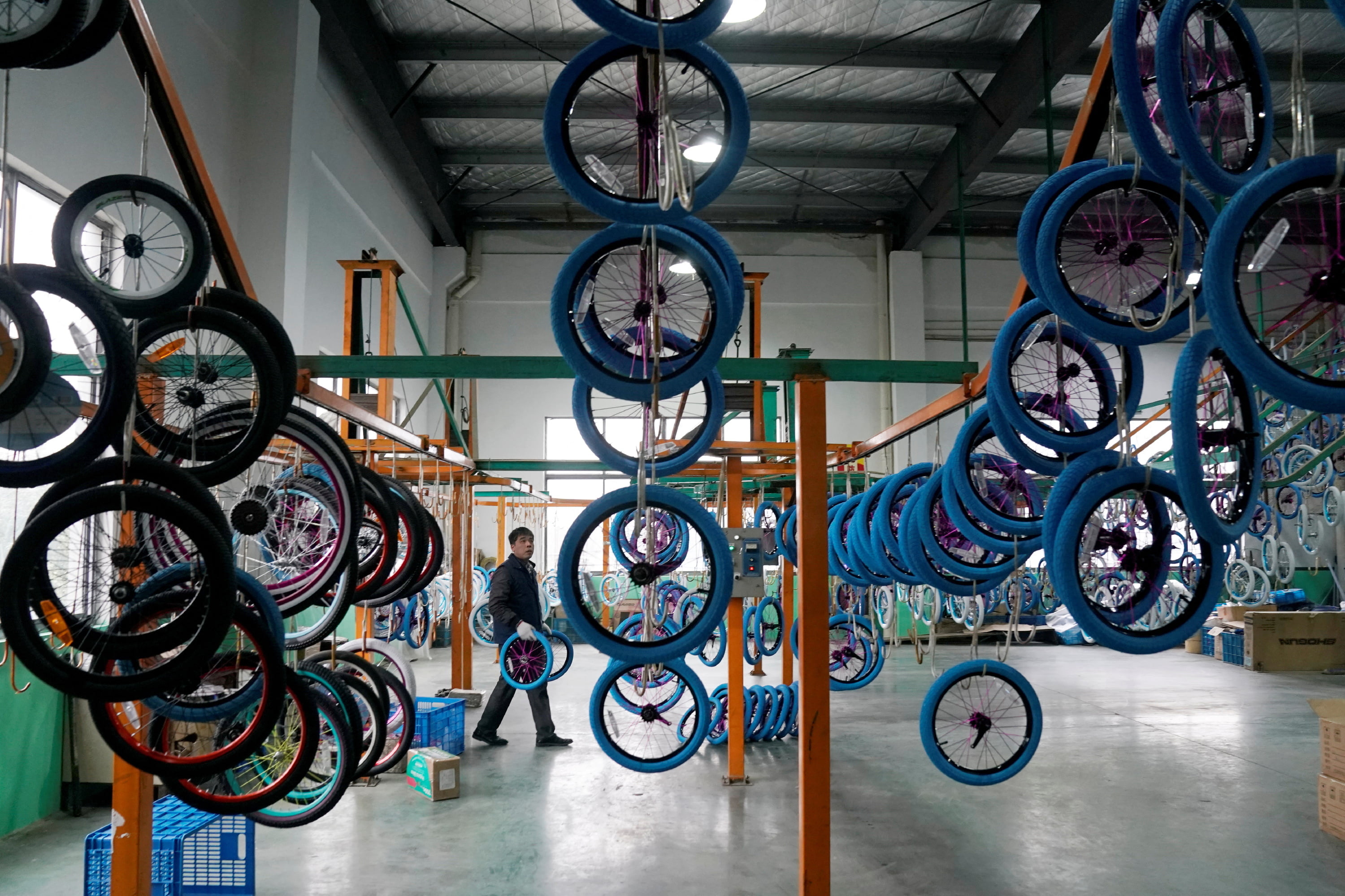 US Companies Load Up on Costly Inventories as New Supply Snarls Loom in China - Vimarsana News